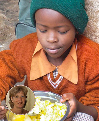 Junge mit warmer Mahlzeit – Kinderpatenschaft unterstützt Ernährung und gesunde Entwicklung
